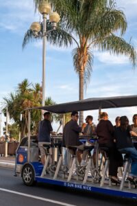 Le Sun Bike, beer bike de Nice, sur la Promenade des Anglais
