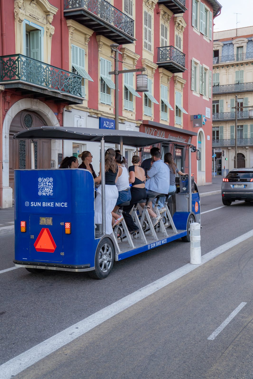 Le beer bike Sun Bike Nice dans les rues du Vieux-Nice